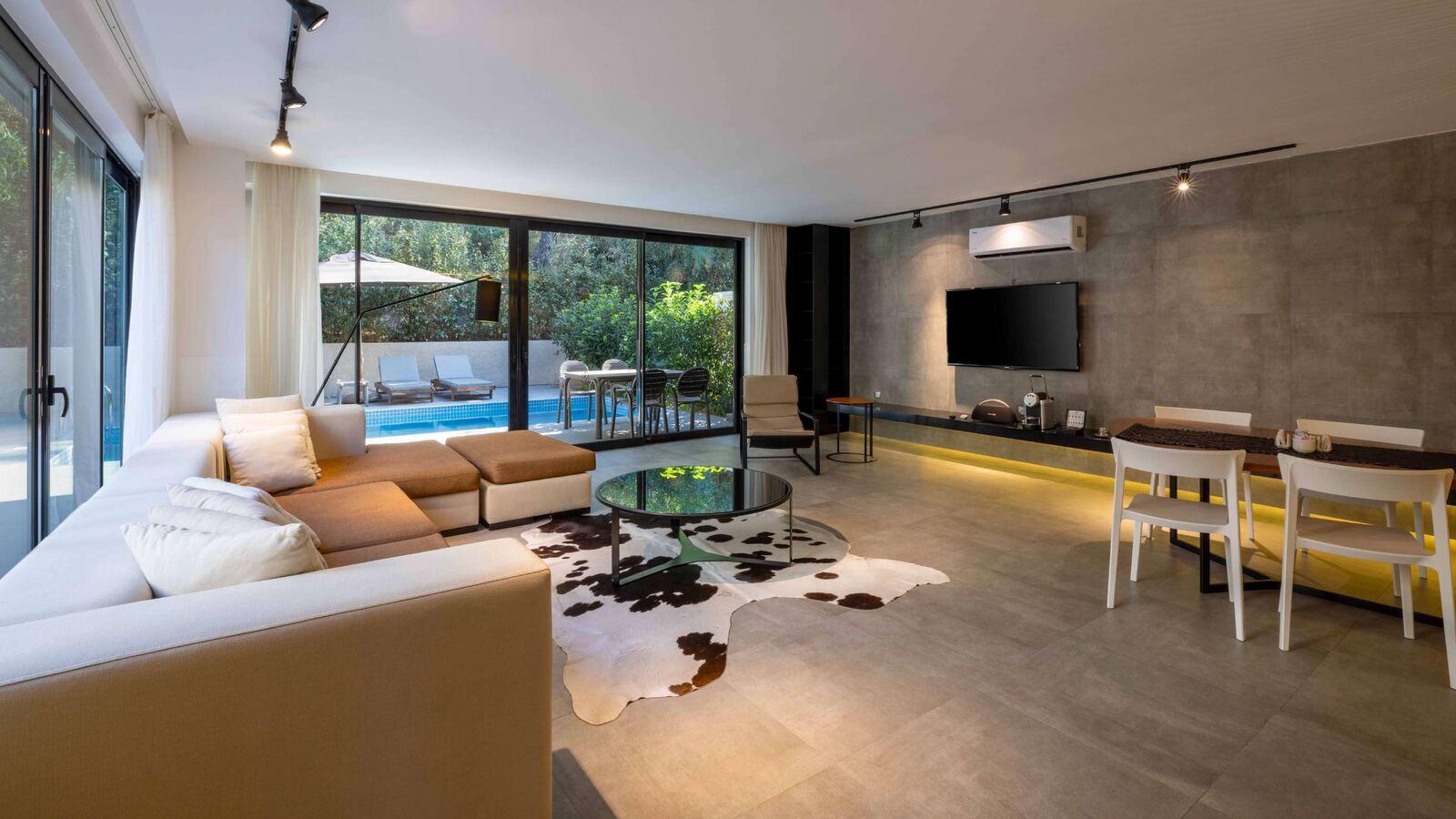 Villa Superior - modern iç mekan ve havuz