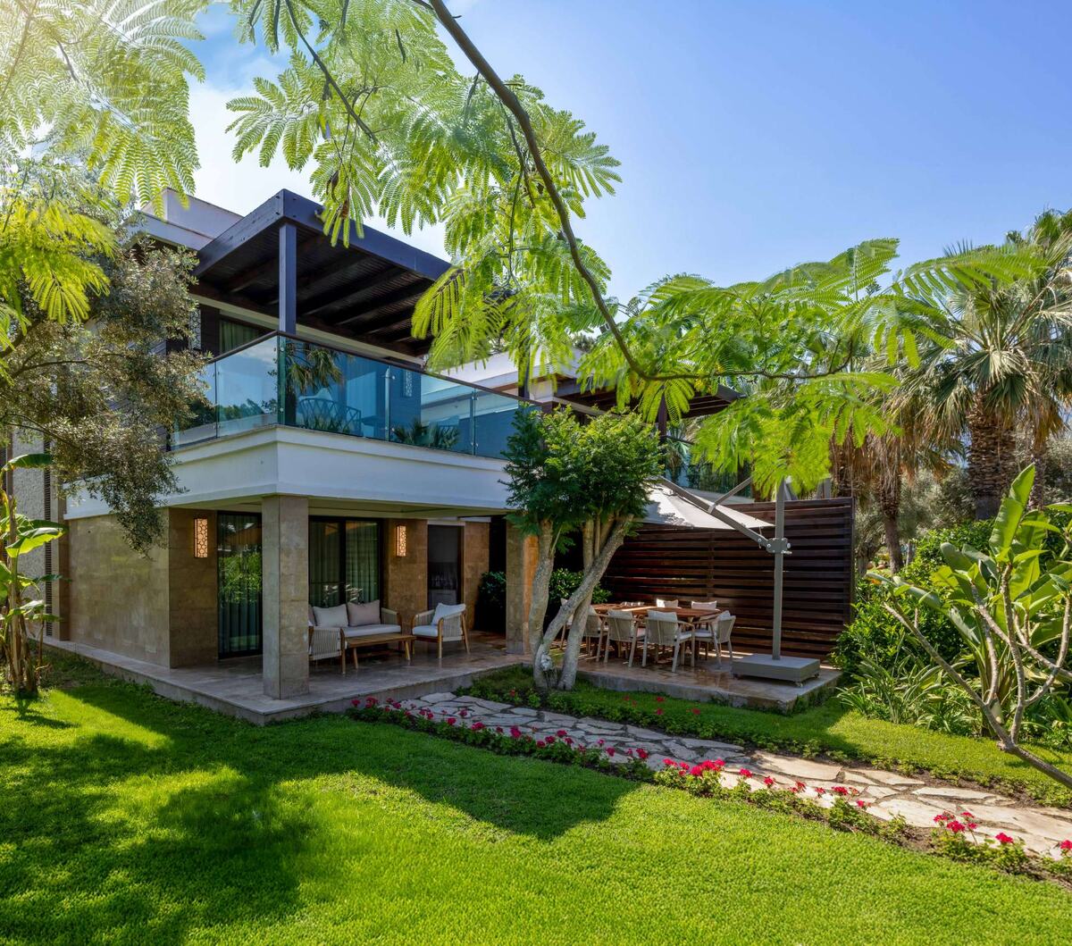 Villa Royal - bahçe ve dış cephe